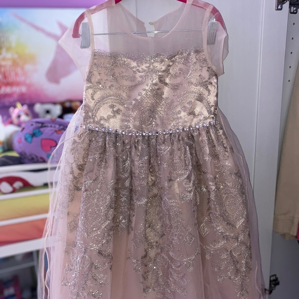 Beautiful Dress, ONLY WORN ONCE 💕
